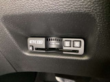 ハンドルの左下にETC2.0がついています。高速道路の料金所の通過も楽々です。 カードの取り出しもしやすい場所についています。