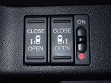 運転席からもスライドドアを楽々操作でスピーディーに!またスマートキーでも開閉できるので便利です。