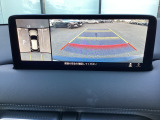 狭い場所での駐車やすれ違いなどでより的確な運転操作に役立つ360&deg;ビューモニターが装備されています。