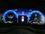 とっても見やすいメーターです。夜間時はラグジュアリーな気分にさせてくれる照明が魅力ですので、夜のドライブも楽しみになりますよ♪