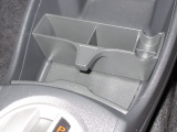 運転席と助手席の間にはドリンクホルダーがあります。取りやすい位置にありますからドライブも楽しくなりますね!