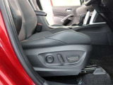 パワーシート搭載。微妙な調整が手軽にでき、ピッタリなポジションで運転することが可能です。