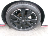 NISMO専用17インチアルミホイール。