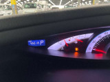 視認性に優れたメーターを採用しており、走行中でも車速や情報が分かりやすく表示されます。運転時の視線移動をむりのない範囲に抑え、快適で安心感のあるドライブをサポートします。