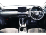 操作性に優れた運転席となります!小物入れや各ボタンの配置にこだわり、使いやすいです!座り心地もよく視認性も良好なのでロングドライブもお任せ下さい!
