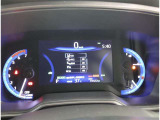 カラーヘッドアップディスプレイ付き。少ない視線移動で情報を確認できるので、運転の疲労軽減に繋がりますよ♪