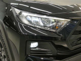 LEDヘッドライトです。デザイン性がよくとても明るいので、夜間の走行や悪天候でも安心です。しかも長寿命!