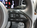 レーダークルーズコントロール(全車速追従機能付)付きです。車速に応じて追従支援してくれるので、ロングドライブも快適です。詳細は販売店スタッフまでおたずねください。