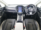視界の良さが魅力の運転しやすいコックピット。シンプルで操作性に優れたインパネデザインと、SUBARUならではの安全性能への徹底したこだわりが光る視界設計です。