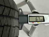冬タイヤの残り溝は6.7mmです。スリップラインからは5.0mmとなっております。