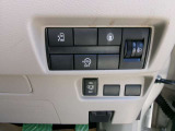 左側パワースライドドアスイッチ。運転席からも操作出来ます。