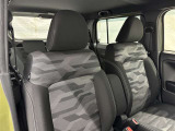 高いホールド性で運転姿勢が安定します。長距離ドライブでも疲れにくいのが魅力です。