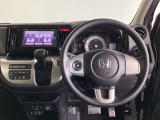 フロントガラスが大きく、ワイドな視界で運転もしやすくなるように設定されています。