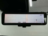 【インテリジェントルームミラー】後部座席の人や荷物で視界が遮られてもカメラの映像でいつでもクリアな後方視界が確保できます。
