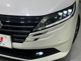 【LEDヘッドライト】悪天候や夜間走行時も良好な視界を確保し安心して運転できる高輝度LEDヘッドライトを装備!点灯速度が早く、消費電力も抑えられています。