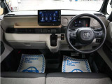 運転にかかわる様々な操作を安全に行えるように視点移動が少なく、操作性に配慮されたスイッチ類が凝縮されたコクピットです。