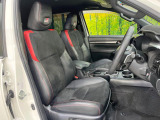 運転席シート廻りは使用感も少なく、良好な状態となっています。前オーナー様が丁寧に使っていたことがよくわかりますね。