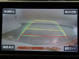 バックガイドモニターで、後方を確認しながら安心して駐車することができます。運転初心者も熟練者も必須の機能ですよ!