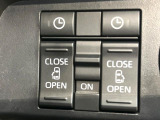 【両側スライドドア】駐車場で隣の車との間隔が狭く乗りにくい時、スライドドアなら安心!ドアオープン時も幅を取らず、開口部が広いので乗り降りがとっても簡単です。大きな荷物の出し入れも後席から可能♪