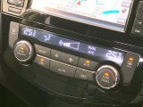 【左右独立型フルオートエアコン】運転席と助手席でそれぞれお好みの温度に設定可能。同乗者にも配慮した、快適な空調をお届け致します。