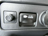 【アクセサリーコンセント(AC100V・1500W)】・・・AC100Vで最大消費電力1500W以下の電気製品を使用できます。災害時に電力が必要なとき給電ができます。