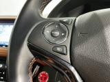 ステアリングにオーディオ操作スイッチが付いています。オーディオ画面に直接タッチしなくても操作が出来ますので、運転に集中できます。