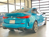 BMWのメカニックによる、100項目の納車前点検エンジン、ミッション、マフラー、電気系統やコンピュータなどを詳細に点検します。交換基準の部品があれば、純正部品を使用し整備した後にお客様にお渡しします。