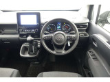 スタイリッシュなインパネ周りです!運転の際、常に目にする部分は、シックにまとめた飽きの来ないデザインが人気です!