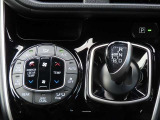 デュアルオートエアコン搭載☆運転席と助手席でエアコンが独立しているのでドライバーも同乗者もより快適にドライブができます♪