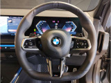 ステアリングに配置しているスイッチで、オーディオのボリュームやラジオの選局が出来ます。ハンドルを離すことなく、快適にオーディオを操作できます。