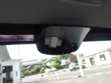 死角になりやすい車両後方を確認できるミラーもついています。