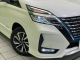 【LEDヘッドライト】悪天候や夜間走行時も良好な視界を確保し安心して運転できる高輝度LEDヘッドライトを装備!点灯速度が早く、消費電力も抑えられています。