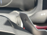 【パドルシフト(AT車)】MT車と同じように好きなギアで走ることができます!ステアリングから手を離さずに指先だけでシフト操作ができ、よりスポーティな走りをお楽しみいただけます。