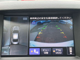 アラウンドビューモニターまるで車を真上から映したような映像で、前後左右の感覚が分かります♪車庫入れや駐車時に大活躍の機能です。
