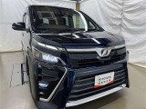 LEDヘッドライトです。デザイン性がよくとても明るいので、夜間の走行や悪天候でも安心です。しかも長寿命!
