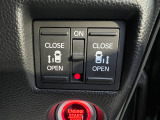 両側電動スライドドアです。リモコンや運転席スイッチ、ドアハンドルの操作で自動開閉。お子様を抱き抱えている時や荷物の多いときなどに便利です!!