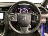 ハンドルにHondaセンシング系のクルーズコントロールやレーンキープアシストなどのスイッチと、オーディオの操作スイッチが装備されています。ハンドルから手を離さず安全に操作できます。
