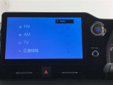 いまや必須装備「ナビゲーション」搭載!知らない場所にスイスイッとドライブ。もう、これなしではハンドルを握れませんね!でも運転中の操作は危険ですのでご注意ですね☆