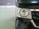 LEDヘッドライトは、点灯の瞬間から光量を発揮し、突然暗くなるトンネルなどでの安定感を高めます。