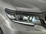 LEDヘッドライトです。デザイン性がよくとても明るいので、夜間の走行や悪天候でも安心です。しかも長寿命!
