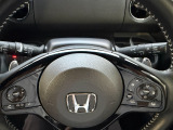 運転席の手元でシフトアップシフトダウンの操作が可能なパドルシフトを装備しています♪
