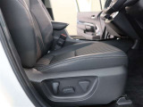 パワーシート搭載。微妙な調整が手軽にでき、ピッタリなポジションで運転することが可能です。
