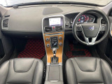 XC60 T5  クラシック 入庫です!サンルーフやパワーシートなど快適装備盛りだくさん♪もちろんボルボが世界に誇る安全機能も多数装備されております。