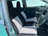 ゆったりとした運転席で、快適なドライブをサポートします。
