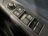 【電動格納ミラー】サイドミラーは電動格納式となっており、狭い駐車場でもキズがつくリスクを抑えられます。