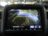 バックカメラの画像です。ガイドラインがスムースな車庫入れをサポートいたします。車庫入れの安心感がアップしますね。