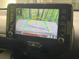 【バックカメラ】駐車時に後方がリアルタイム映像で確認できます。大型商業施設や立体駐車場での駐車時や、夜間のバック時に大活躍!運転スキルに関わらず、今や必須となった装備のひとつです!
