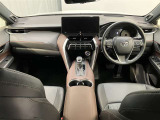 高いホールド性で運転姿勢が安定します。長距離ドライブでも疲れにくいのが魅力です。快適なドライビングライフをお送りください♪