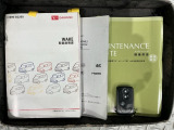 スマートキーは鍵をバッグに入れたままでもドアロックの開閉やエンジンのON・OFFができます。夜間や雨の日も鍵を探さなくて良いので便利です。