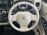 インテリアに合わせたデザインのステアリングは、運転される方のことも考え、運転しやすい形状、大きさです。是非一度、実際に触ってお確かめください。